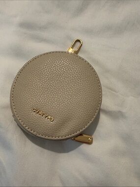 CUSTYPe Beige Round Leather Coin Accessory Pouch